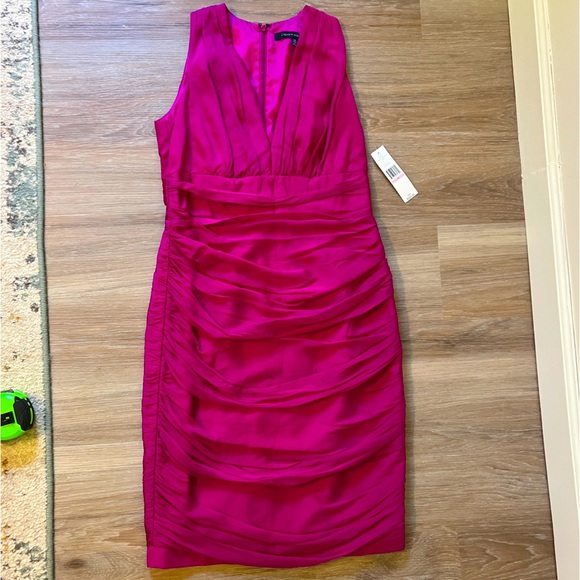 Carmen Marc Valvo Dresses & Skirts - Carmen Marc Valvo Women's Sleeveless Silk Dress Fuchsia Pink Size 10 NWT